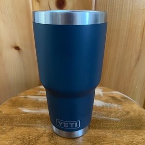 Yeti 30 oz rambler /charcoal gray